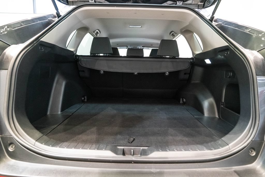 2025 Toyota RAV4 XLE - Photo 31