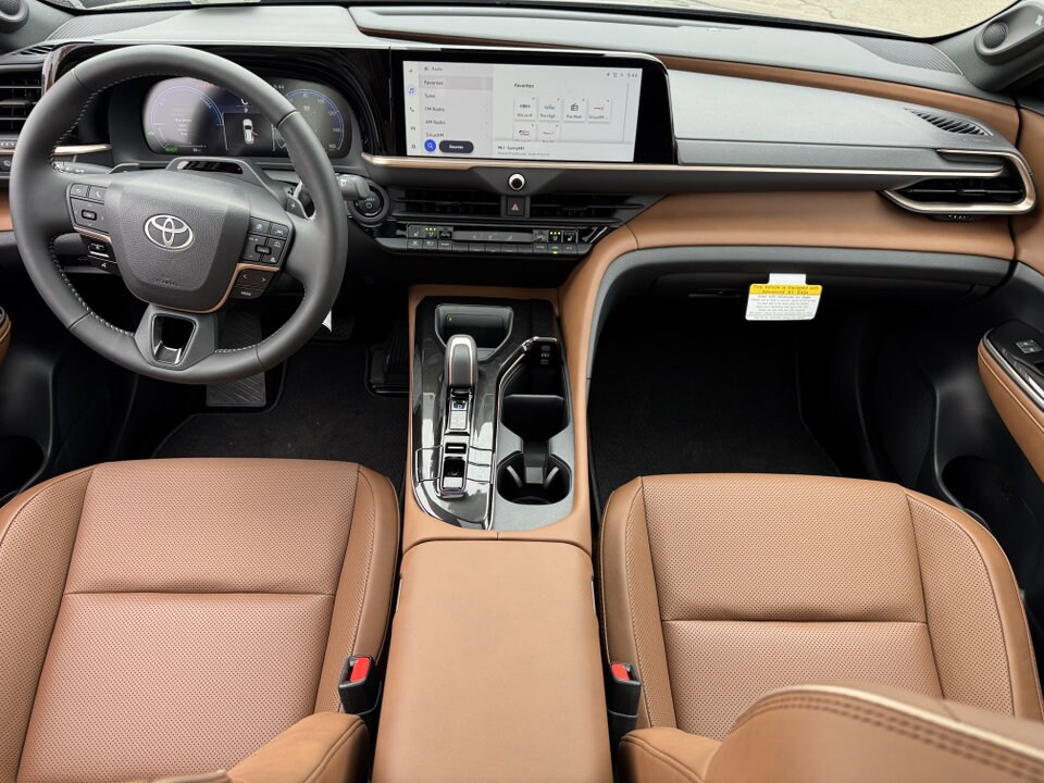2025 Toyota Crown Signia Limited photo 3