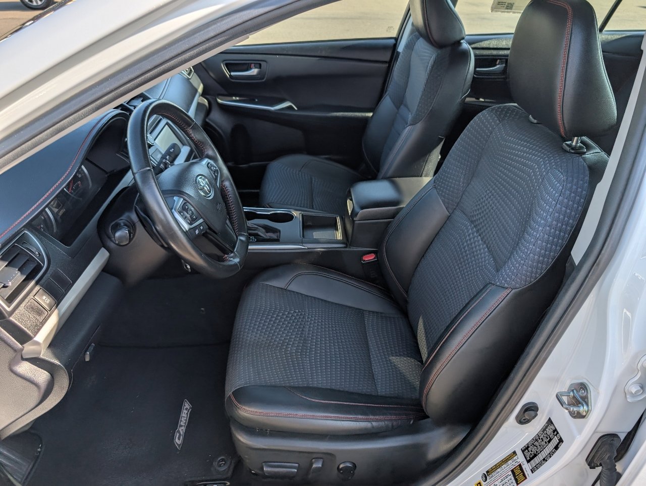 2015 Toyota Camry XLE photo 2