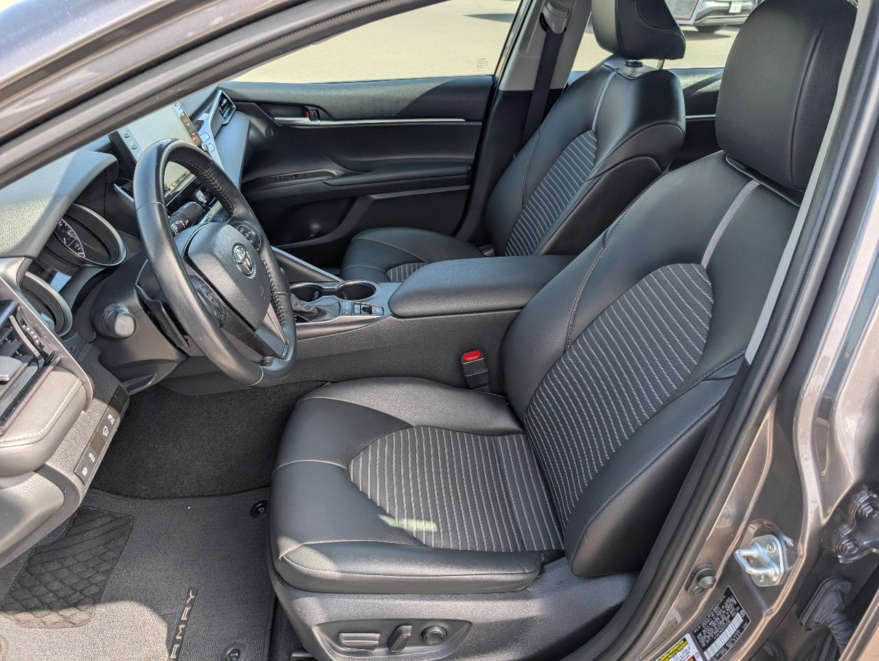 2023 Toyota Camry Hybrid SE photo 2