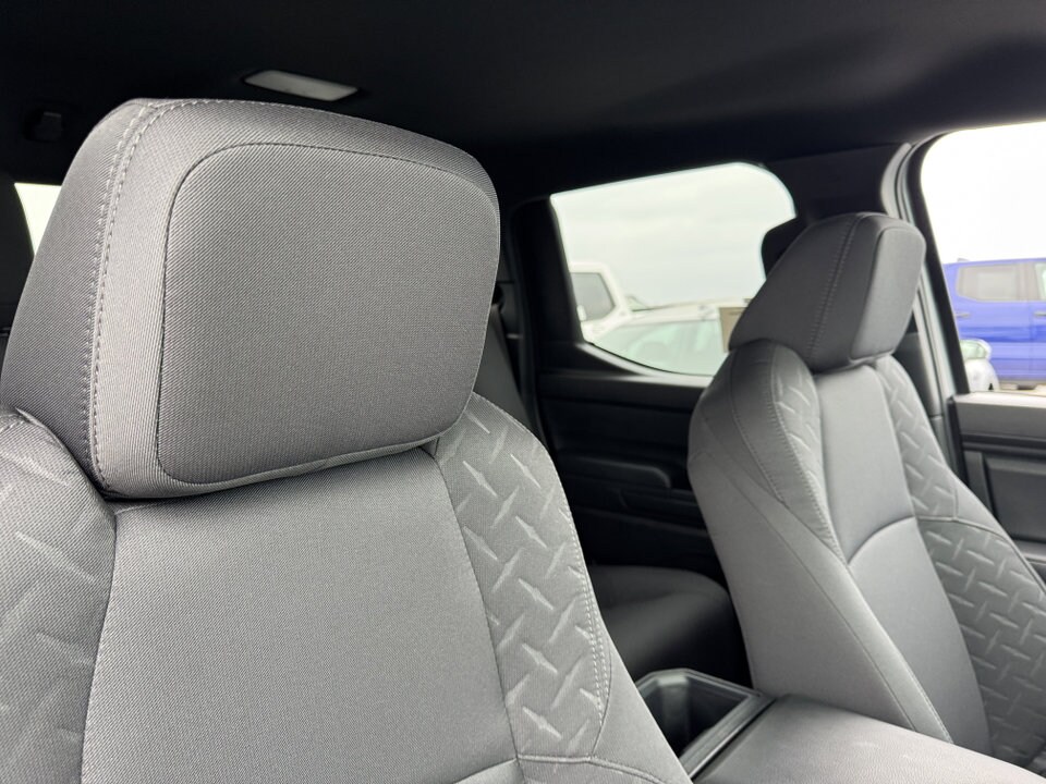 2025 Toyota Tacoma SR5 photo 3
