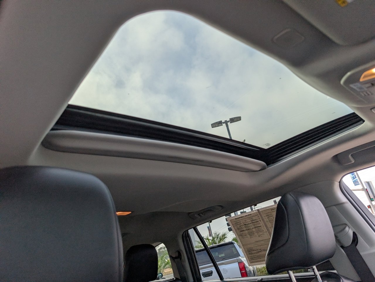 2023 Toyota Highlander L photo 2