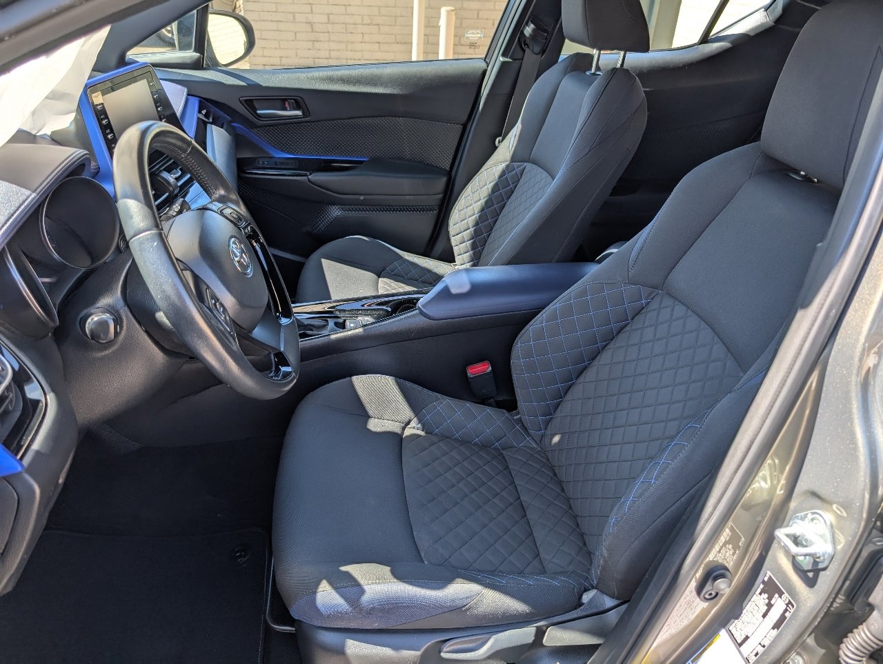 2021 Toyota C-HR LE photo 2
