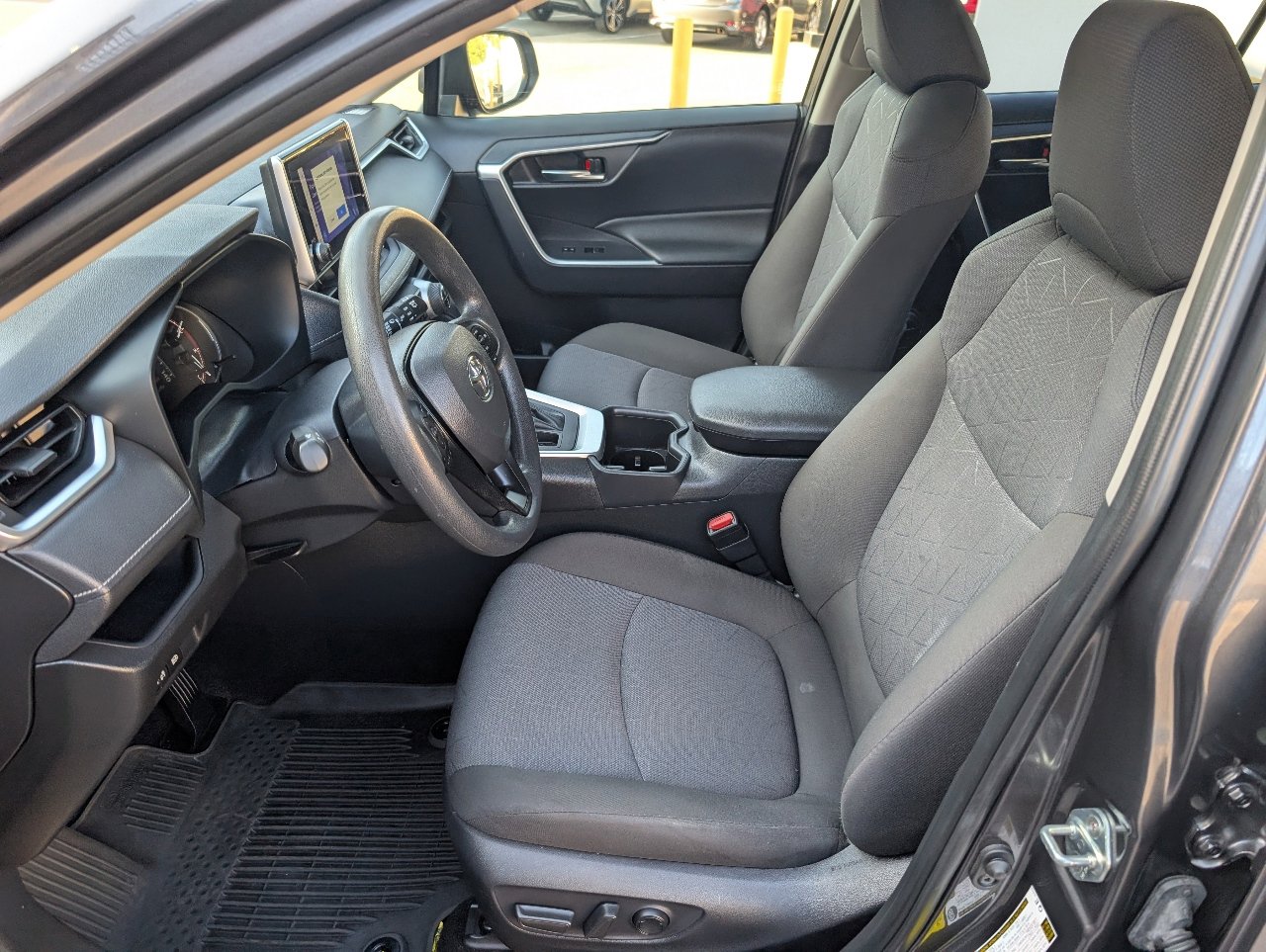 2024 Toyota RAV4 XLE photo 2