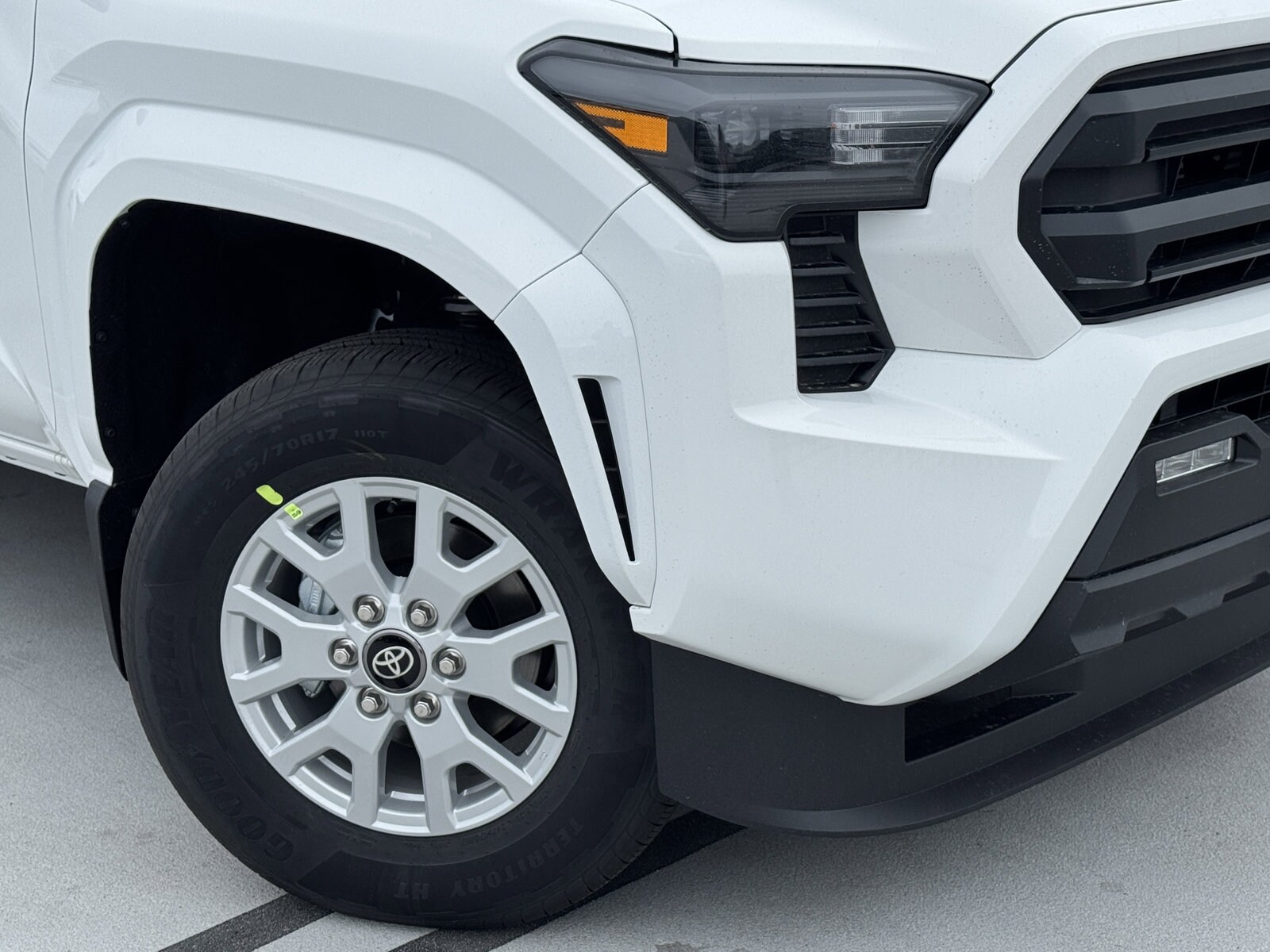 2026 Toyota Tacoma SR5 - Photo 10