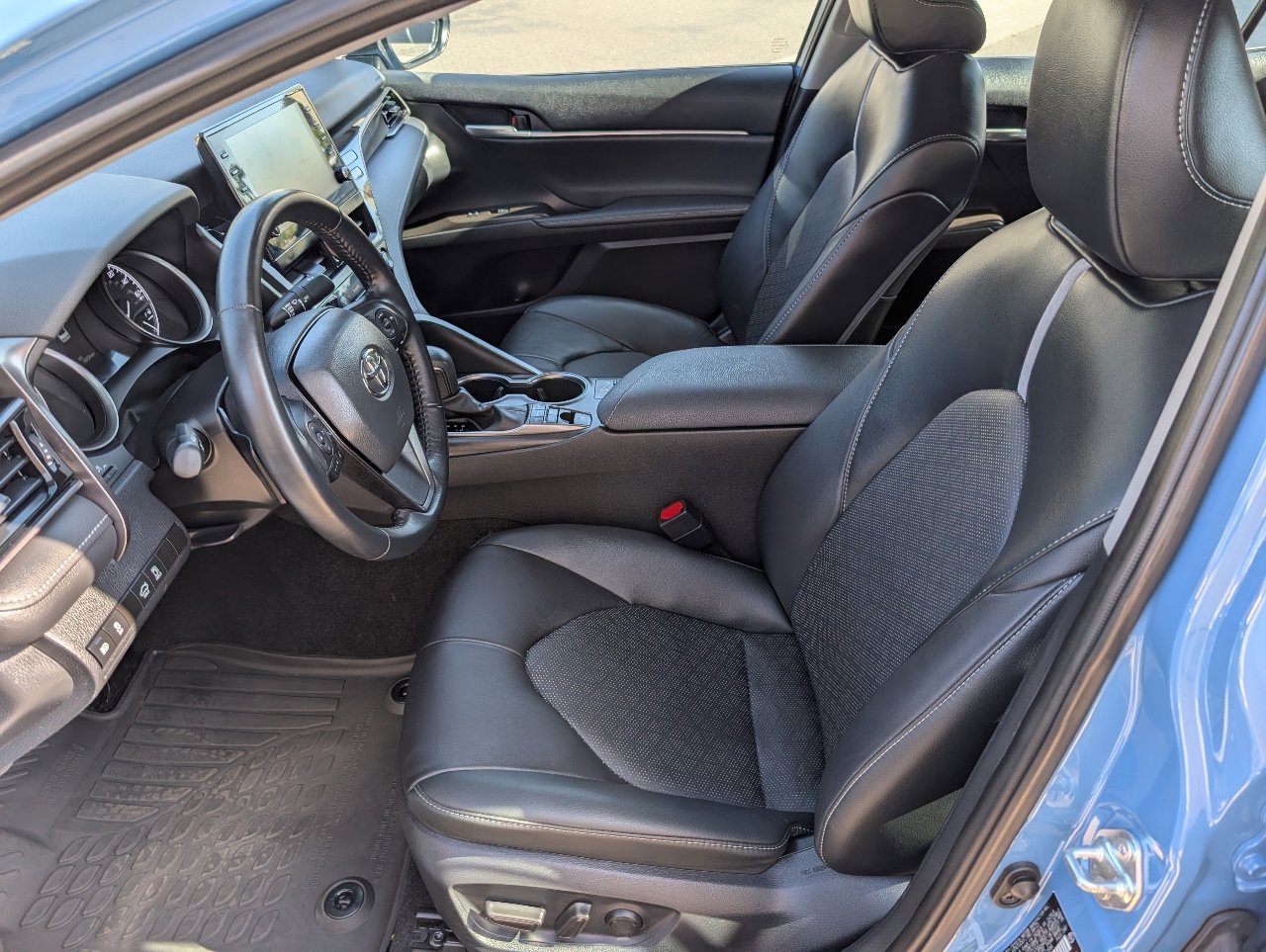 2024 Toyota Camry Hybrid XSE photo 2