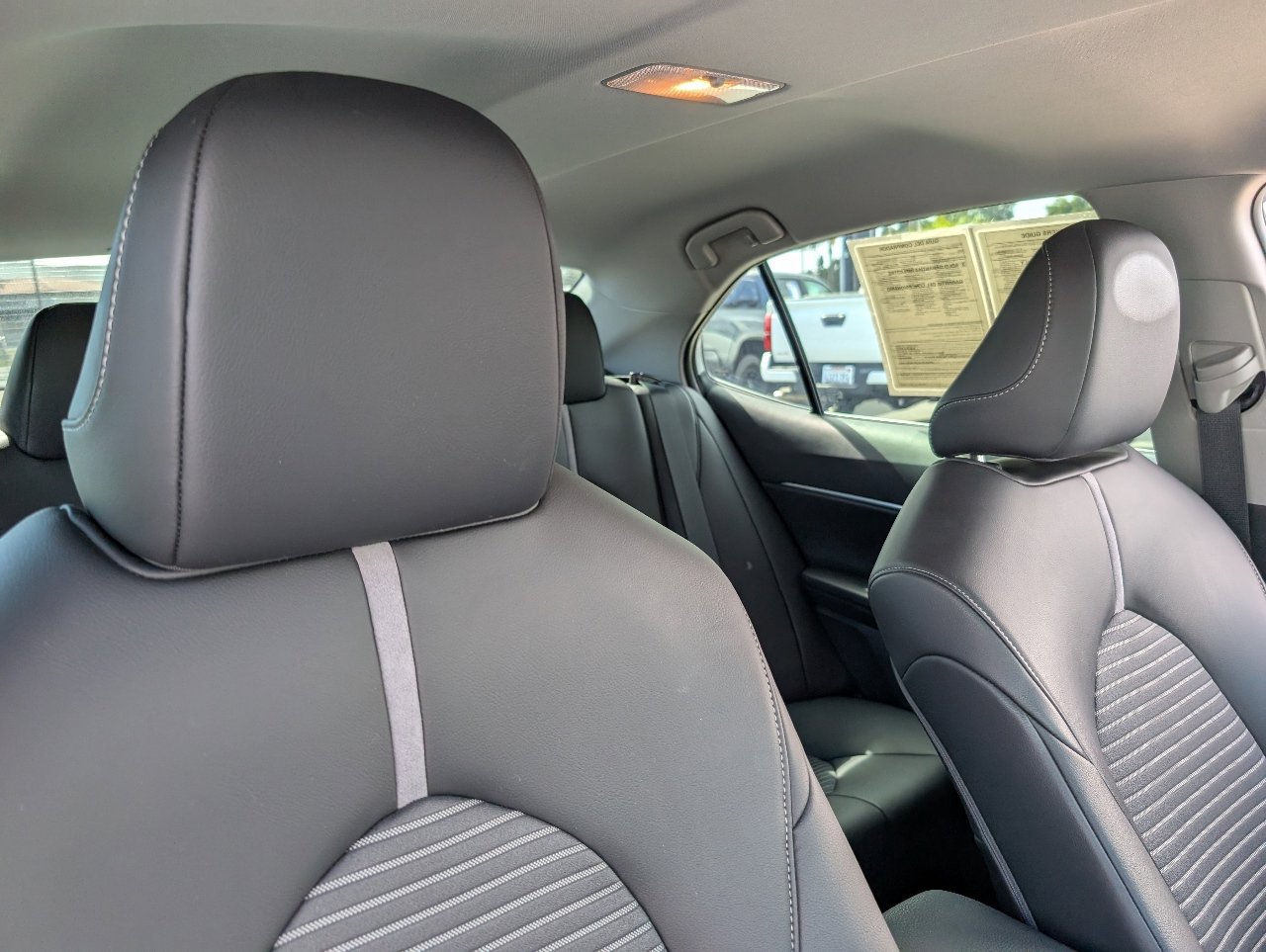 2022 Toyota Camry SE photo 3
