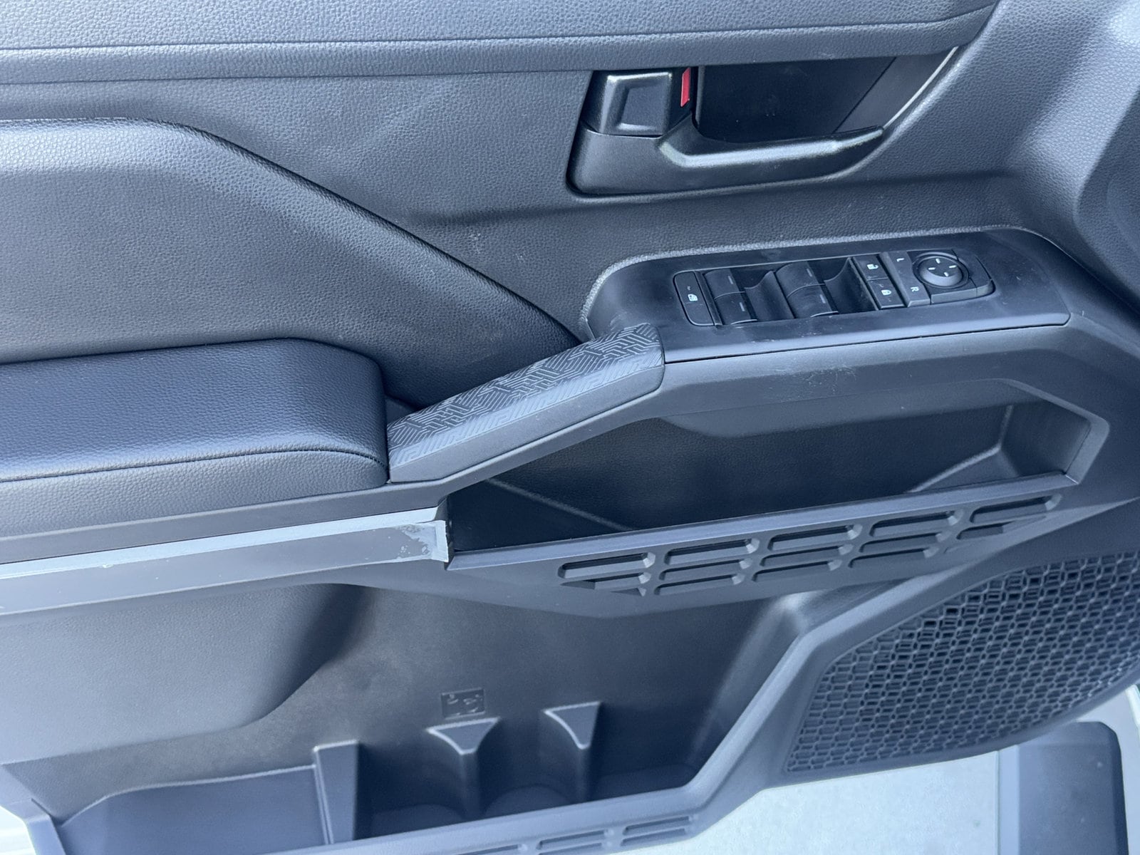 2026 Toyota Tacoma SR5 - Photo 18