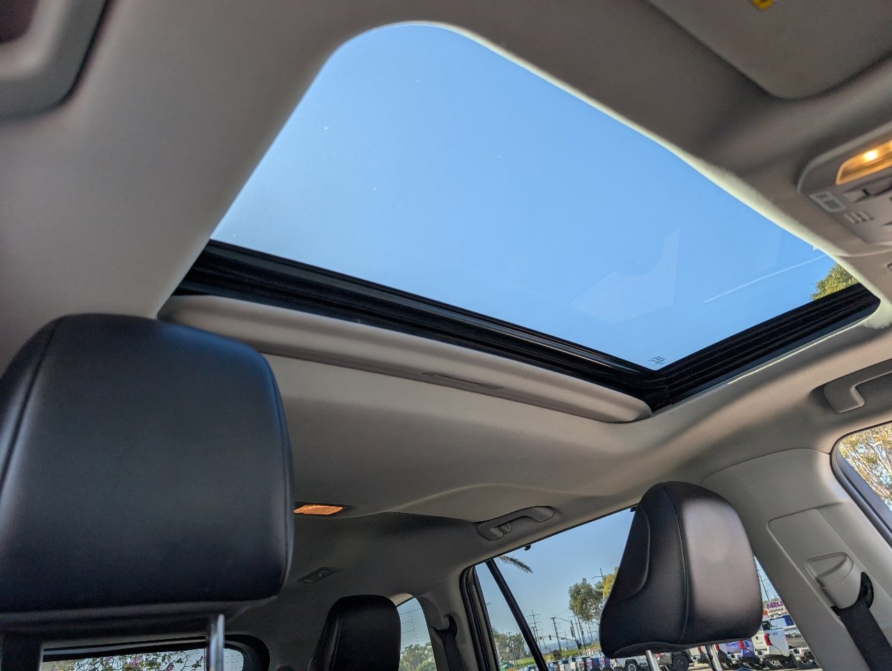 2022 Toyota Highlander XLE photo 2