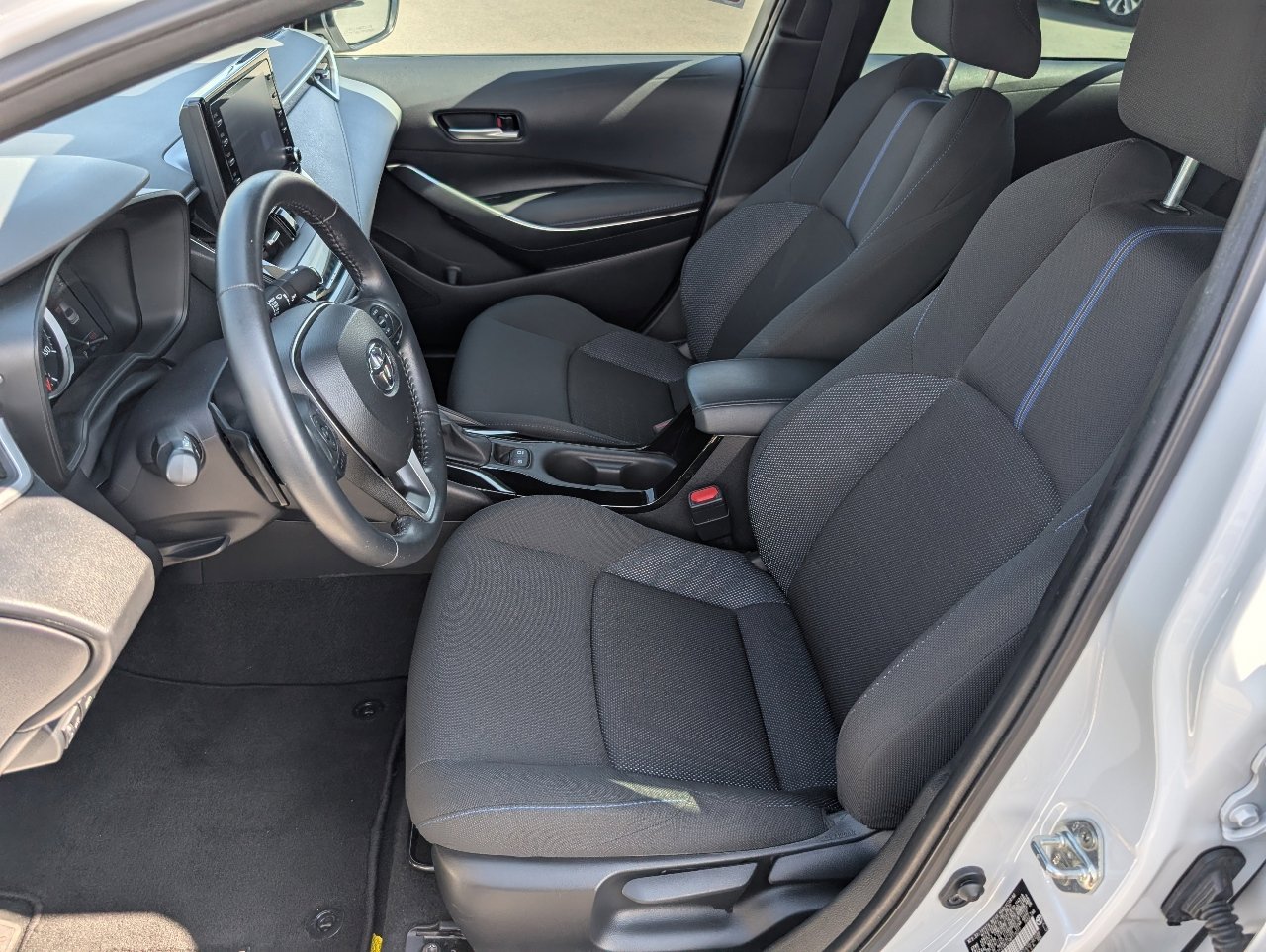 2022 Toyota Corolla SE photo 2