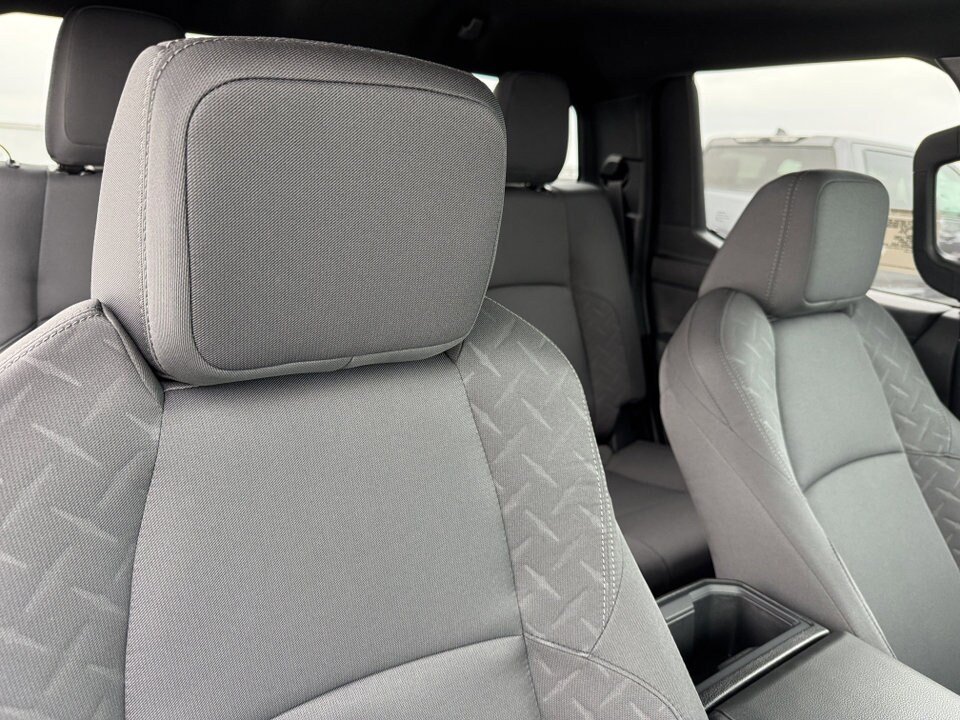 2025 Toyota Tacoma SR5 photo 3