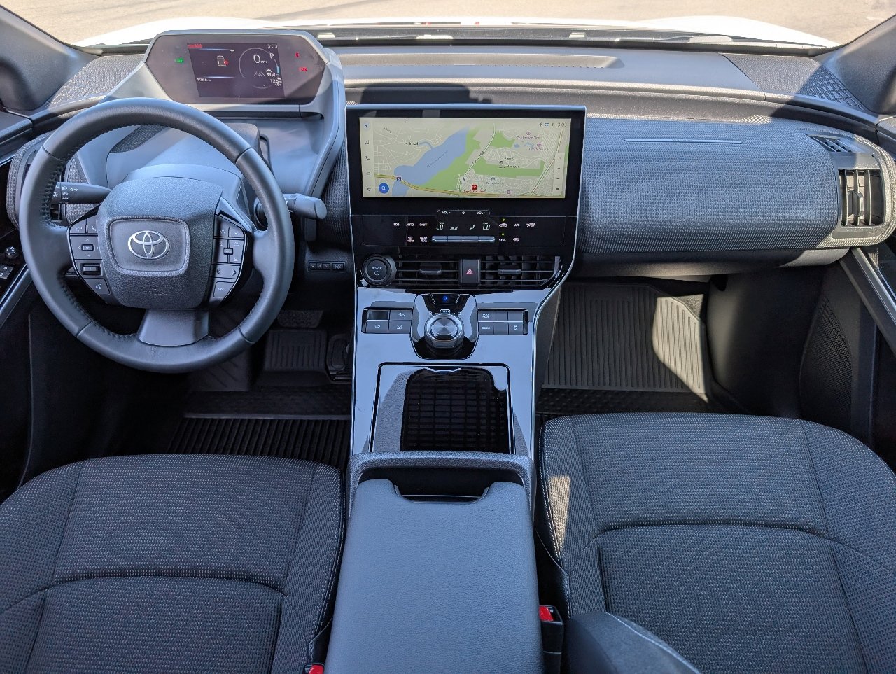 2024 Toyota bZ4X XLE photo 4