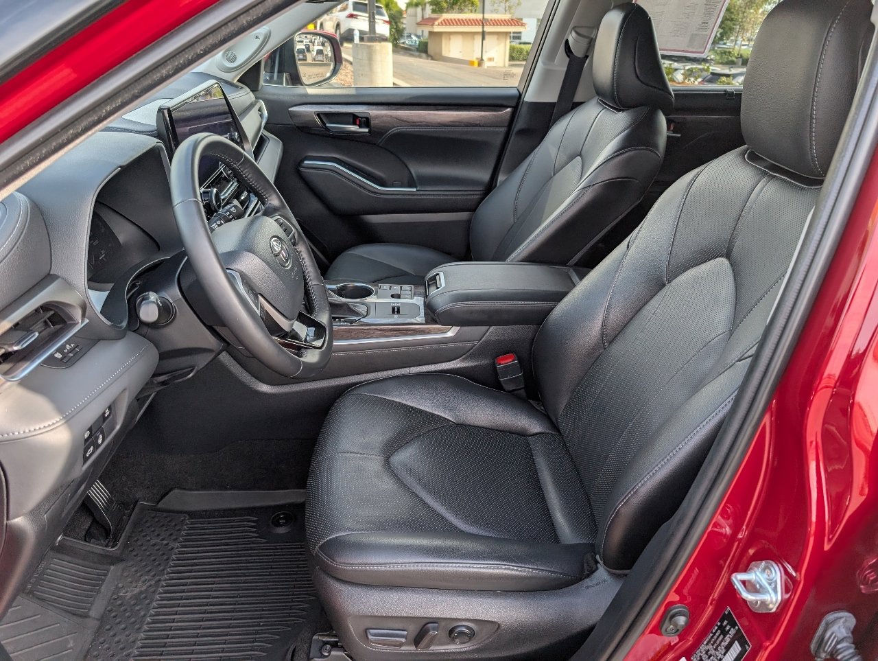 2023 Toyota Highlander Hybrid Limited photo 2