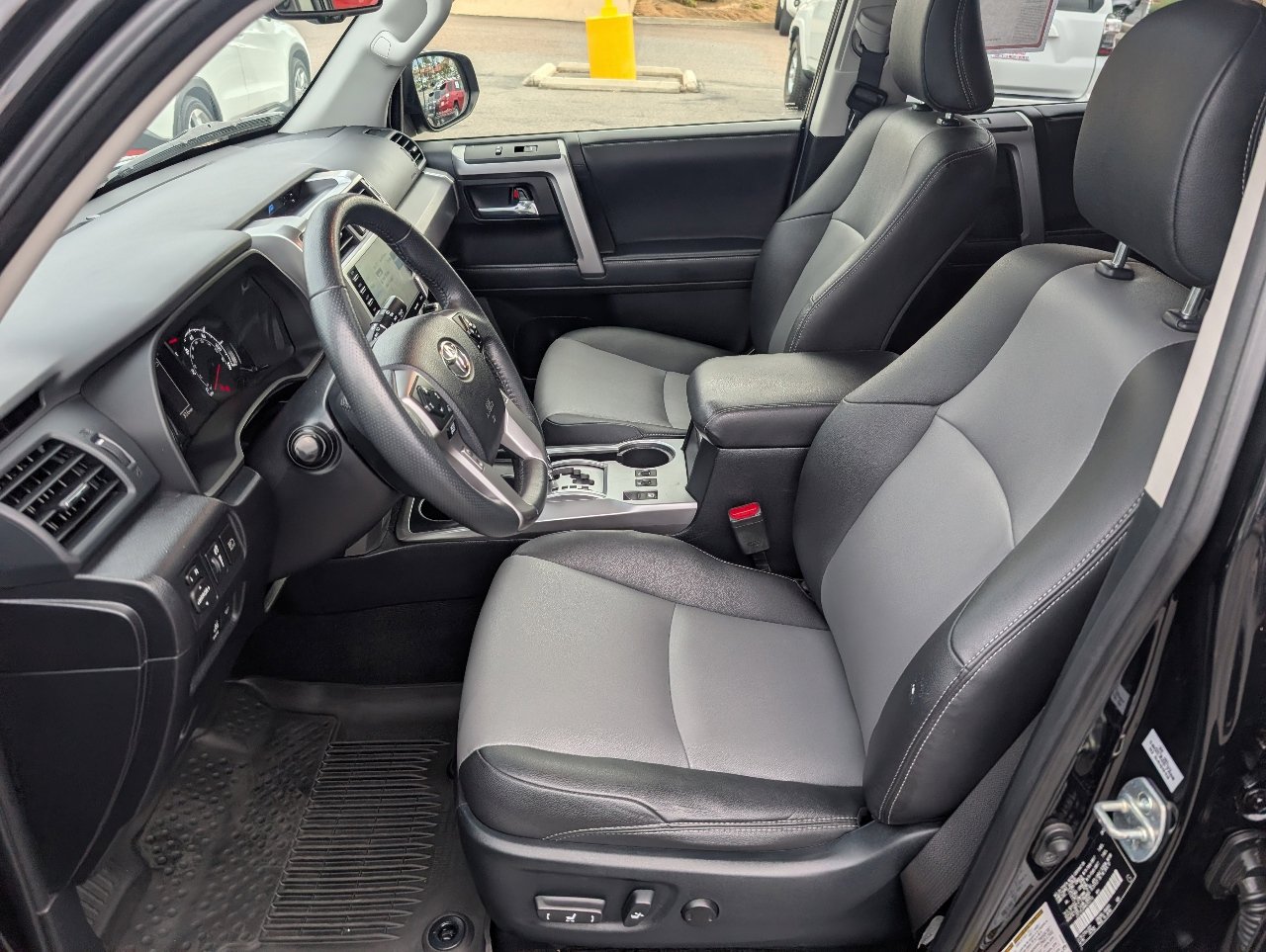 2022 Toyota 4Runner SR5 Premium photo 2