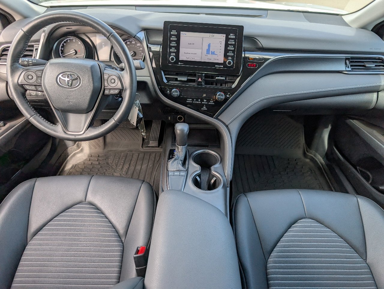 2022 Toyota Camry SE photo 4