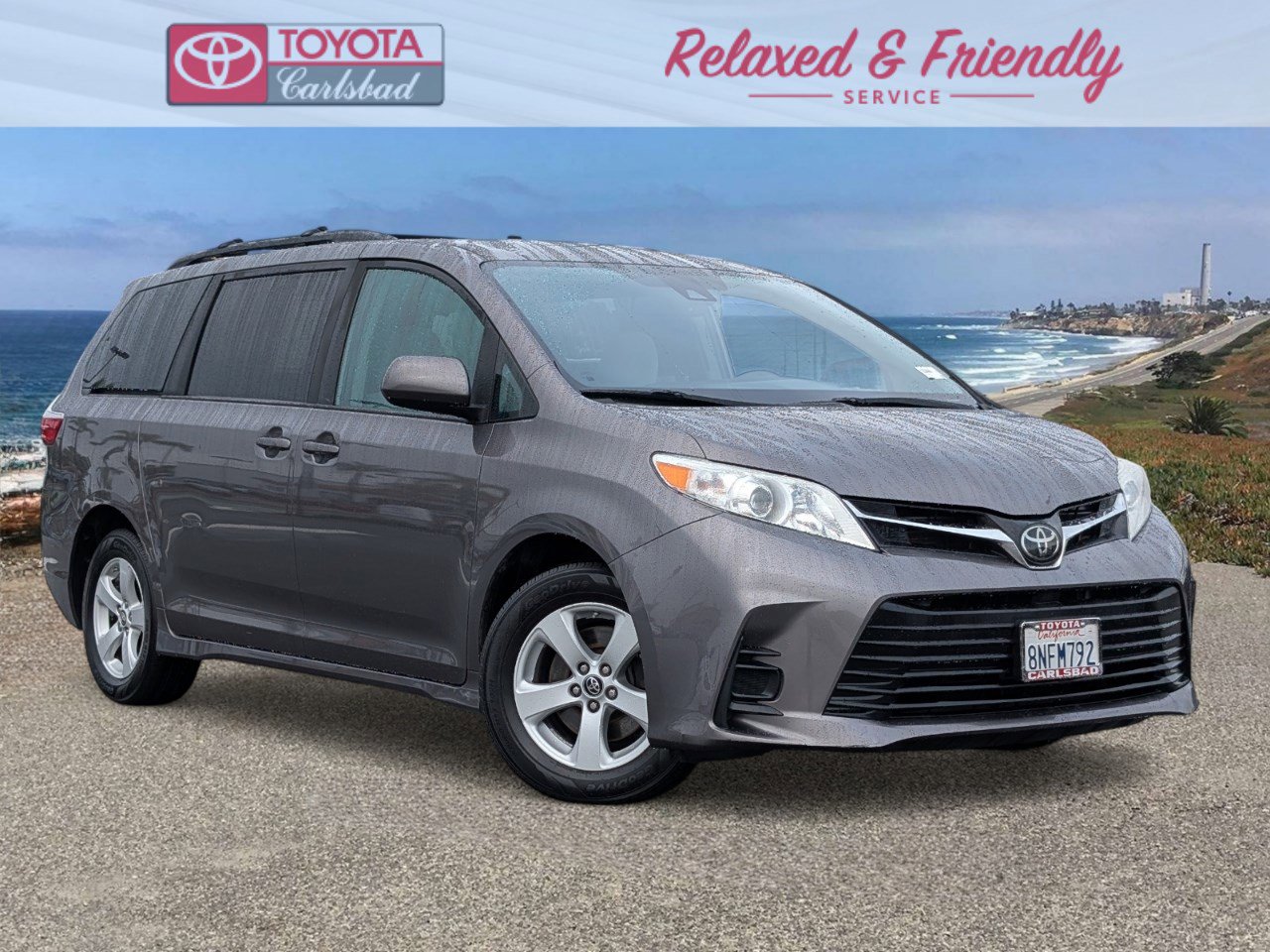 2020 Toyota Sienna LE's photo