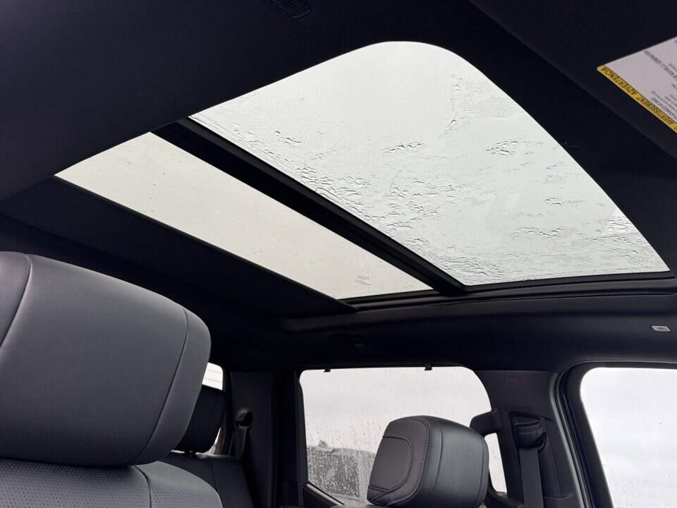 2025 Toyota Tundra Platinum CrewMax photo 3
