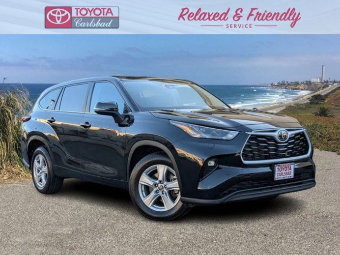 2024 Toyota Highlander LE's photo