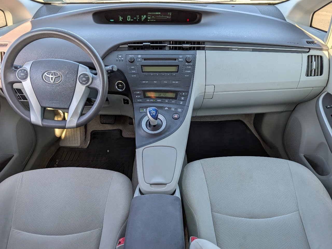 2010 Toyota Prius Two photo 4