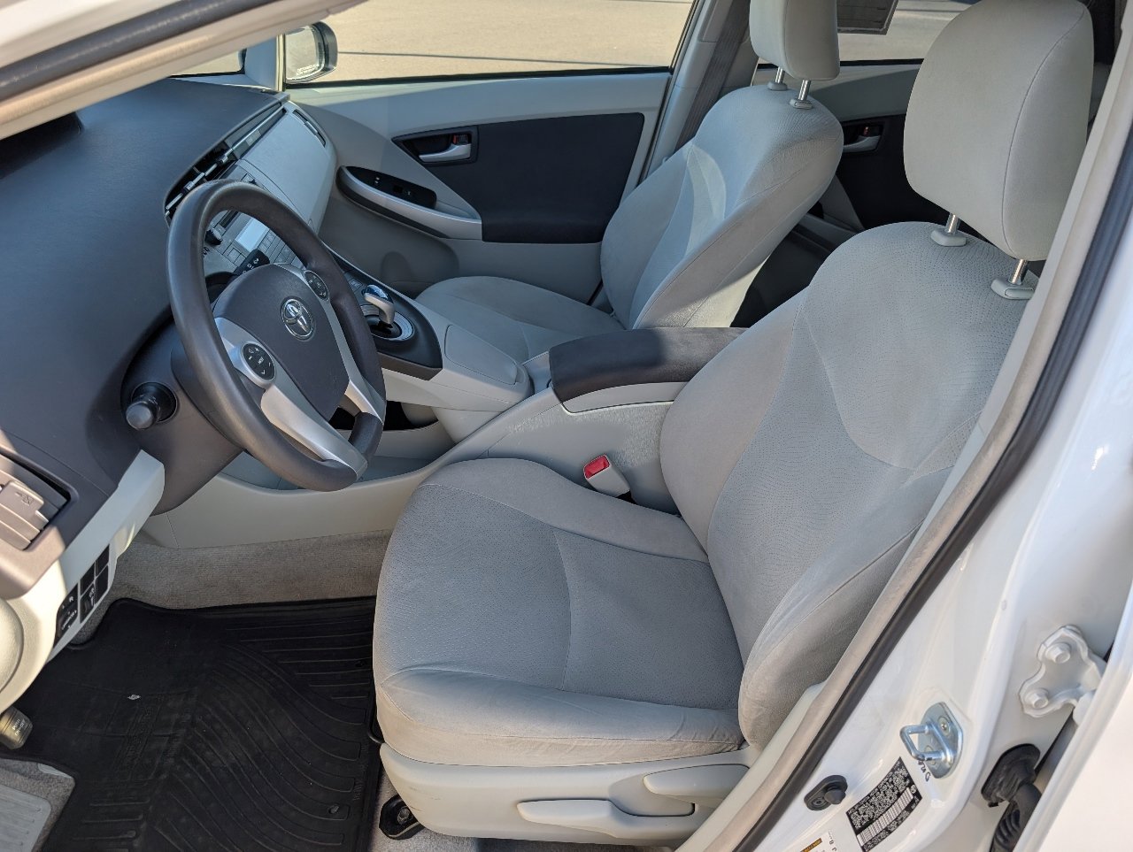 2010 Toyota Prius Two photo 2