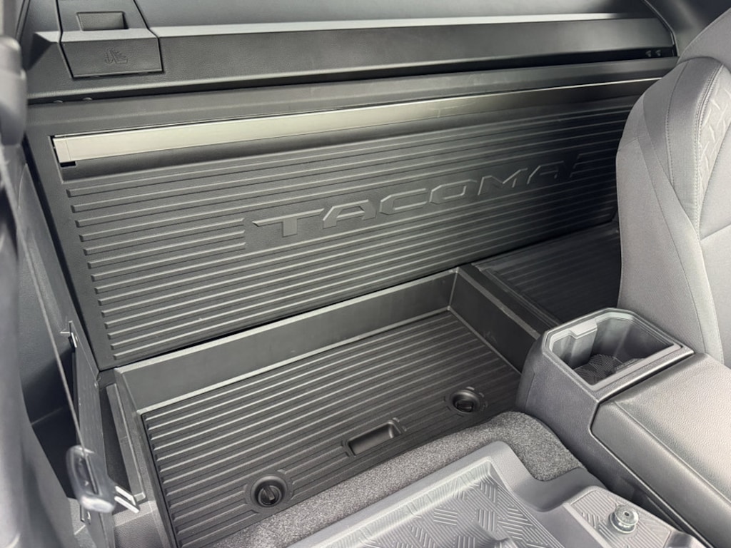 New 2025 Toyota Tacoma SR5 4X2 XTRACAB