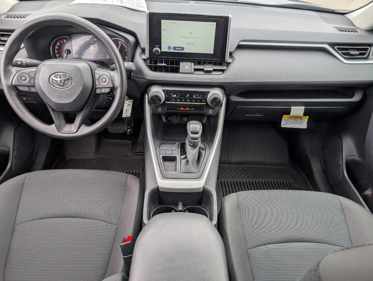 2025 Toyota RAV4 LE photo 4