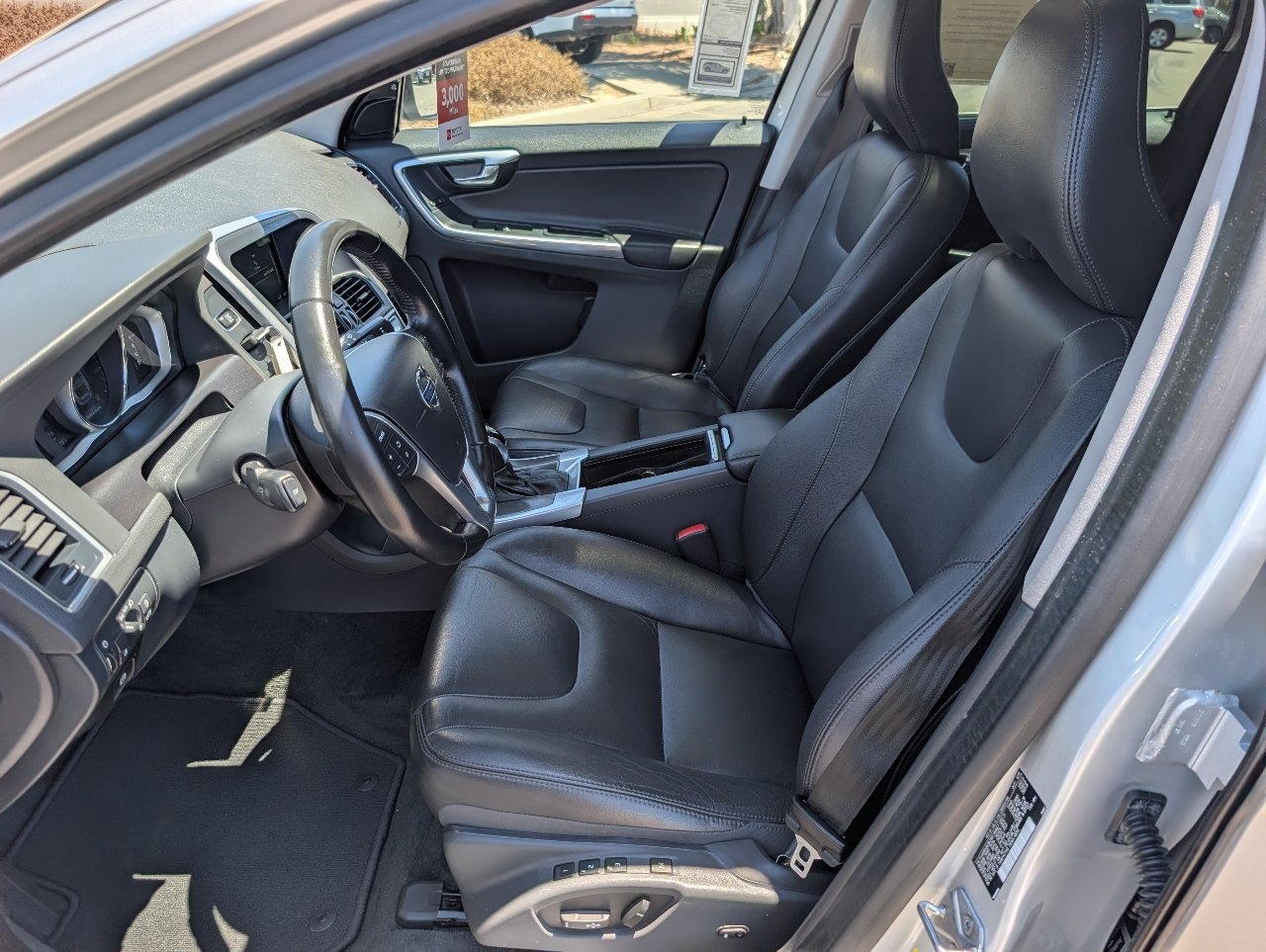 Used 2016 Volvo XC60 Premier with VIN YV440MDK6G2857990 for sale in Carlsbad, CA