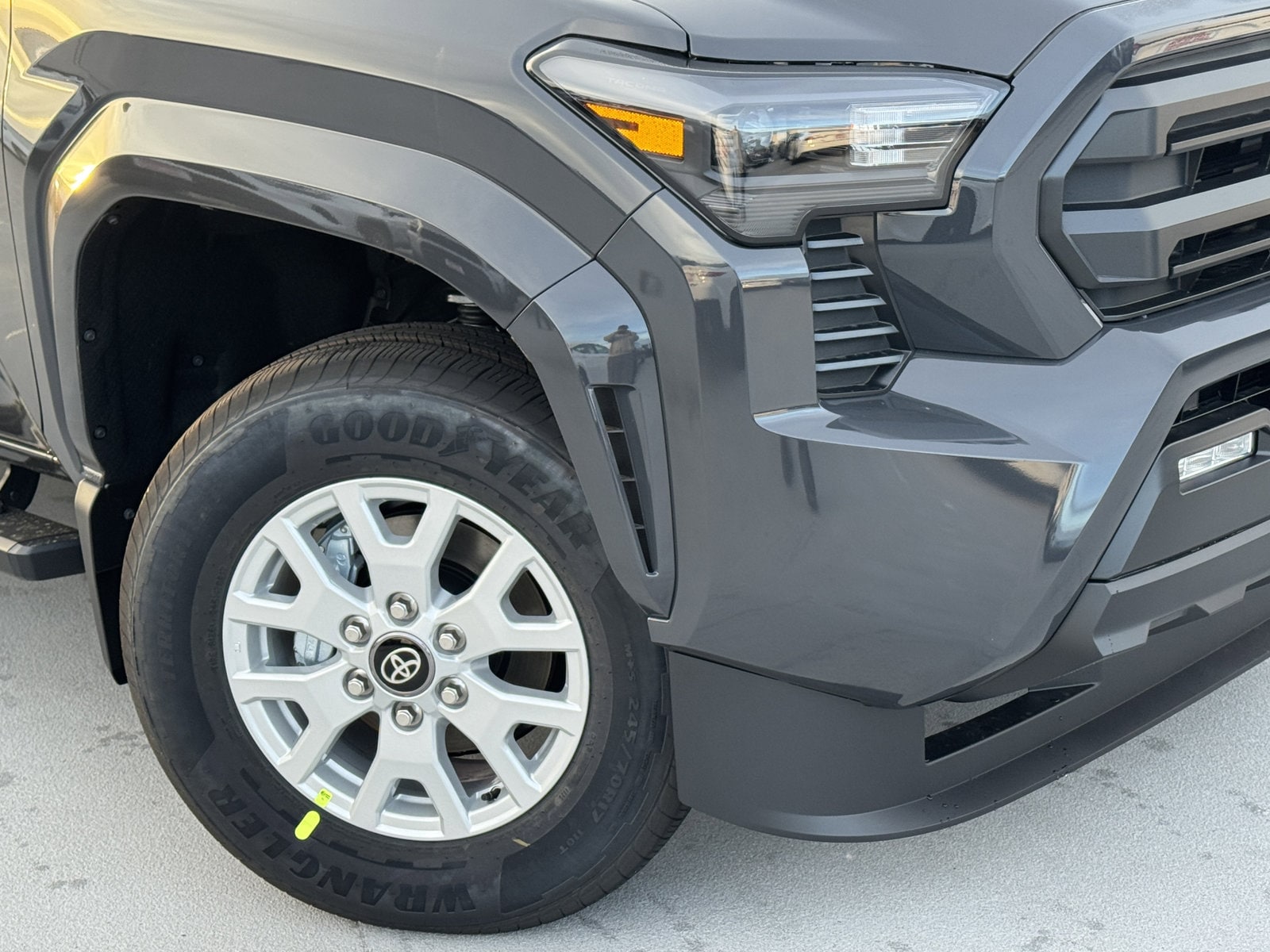 2026 Toyota Tacoma SR5 - Photo 10