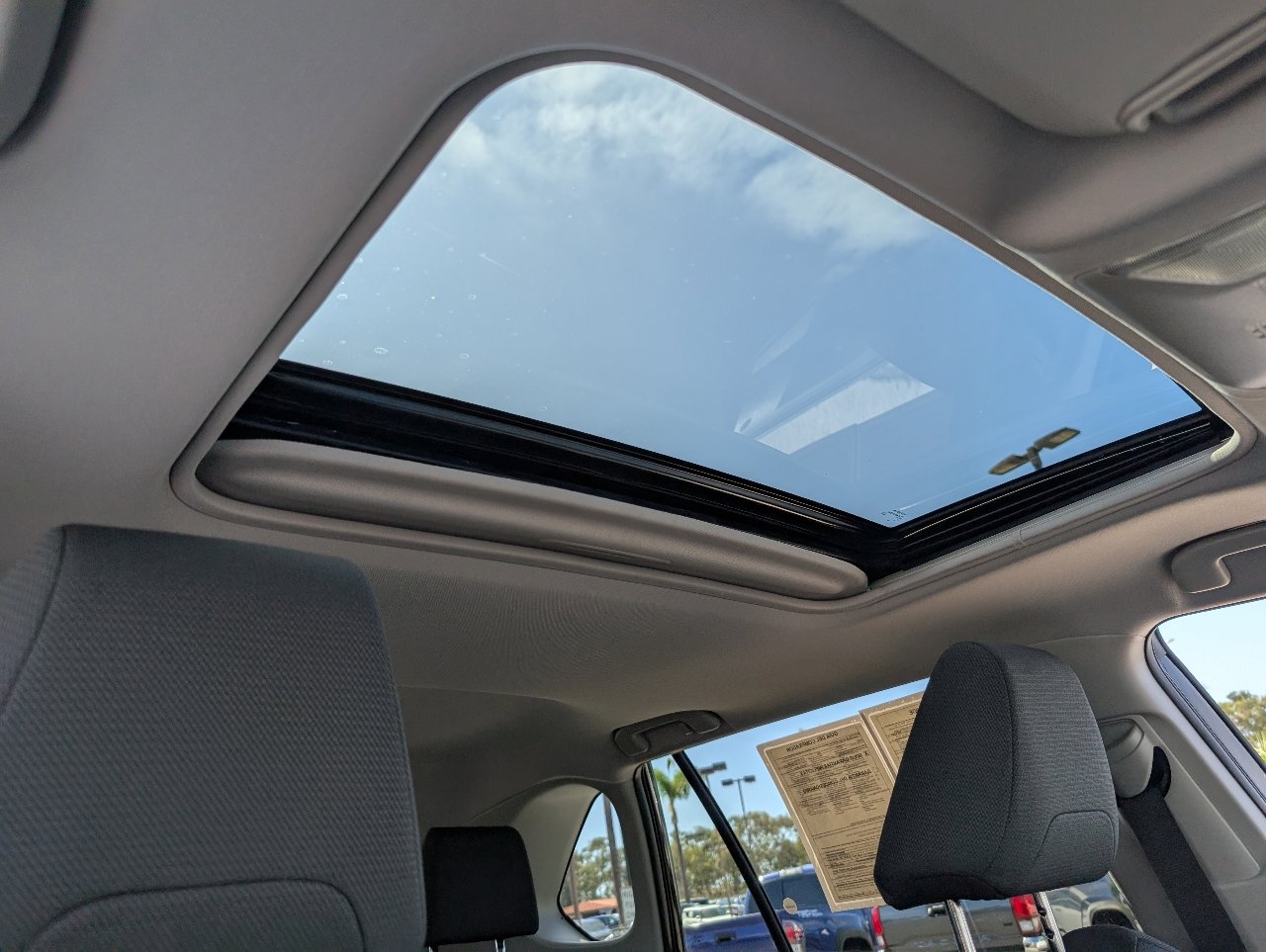 2022 Toyota RAV4 XLE photo 2