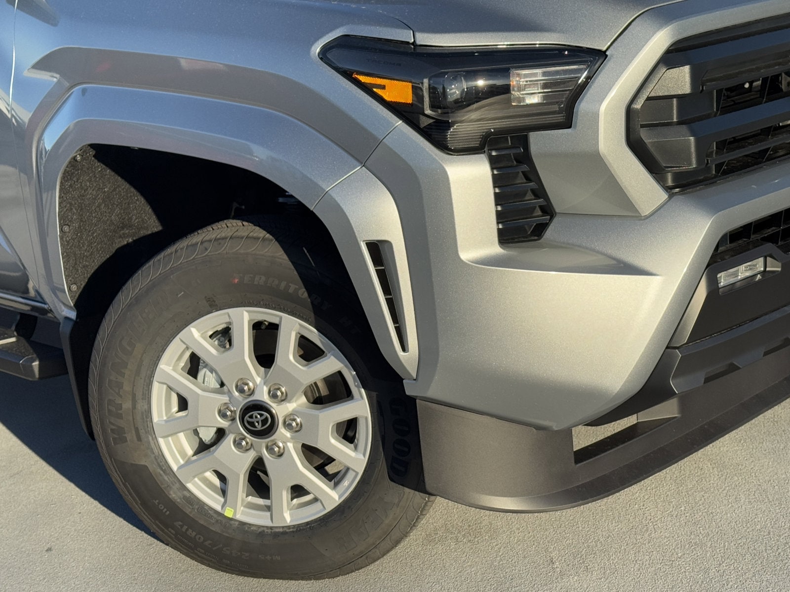 2026 Toyota Tacoma SR5 - Photo 10