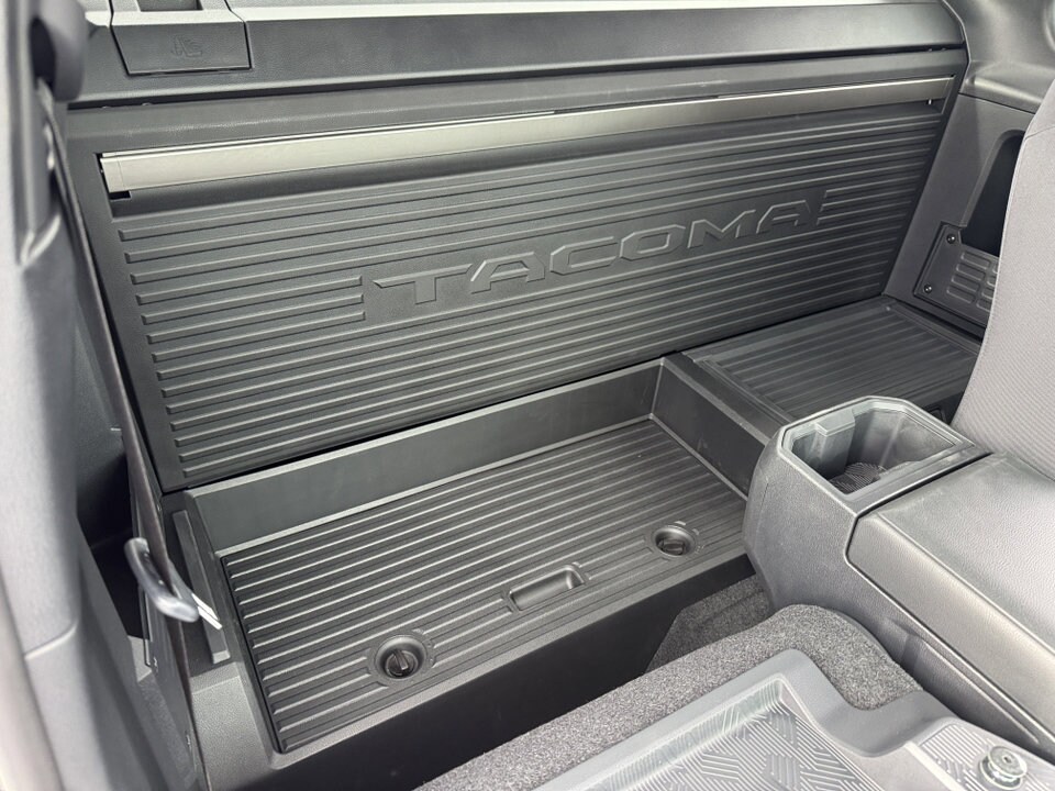 2025 Toyota Tacoma SR XtraCab photo 4