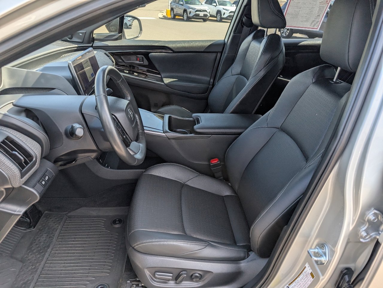 2023 Toyota bZ4X XLE photo 2