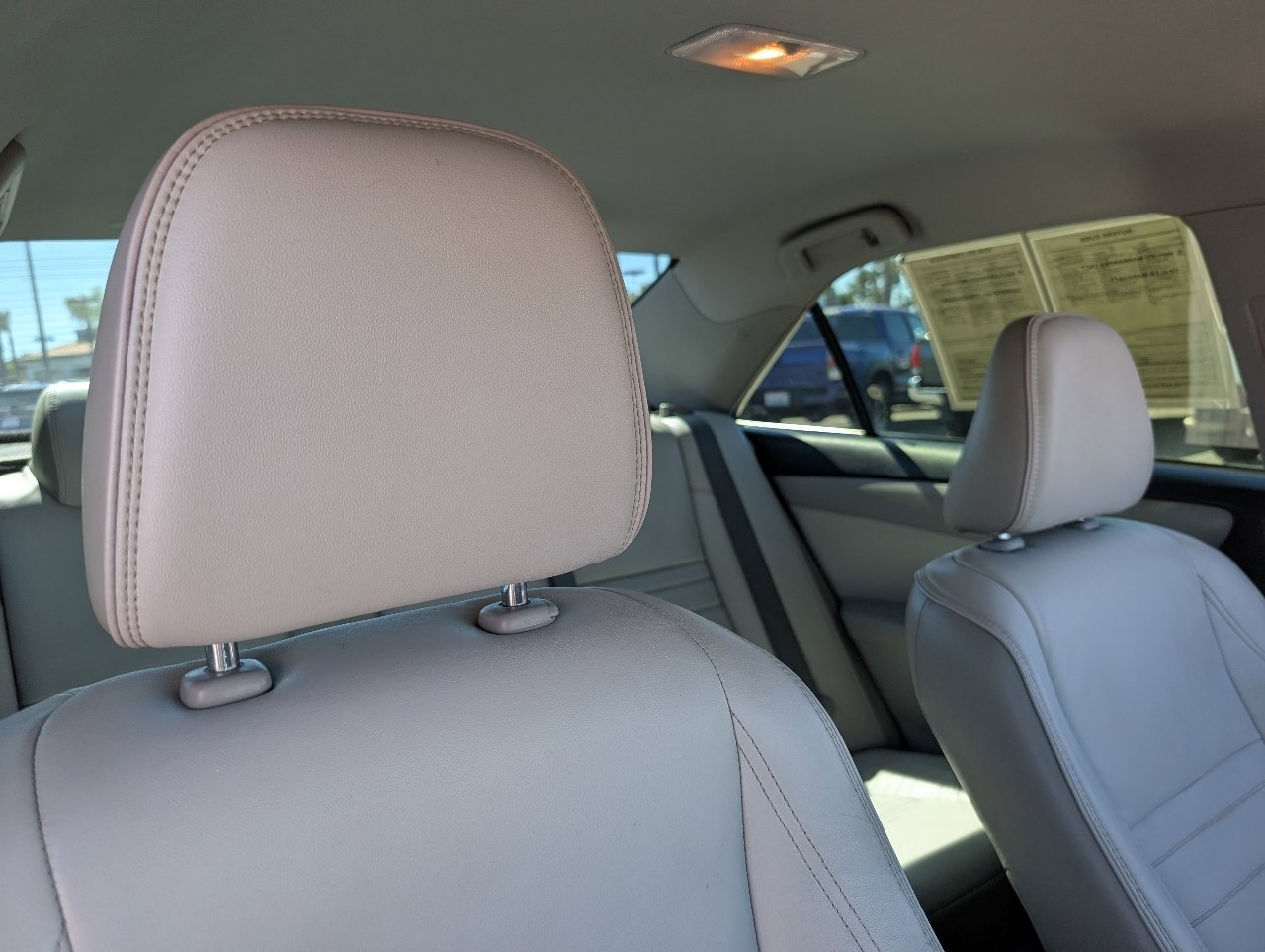 2017 Toyota Camry XLE photo 3