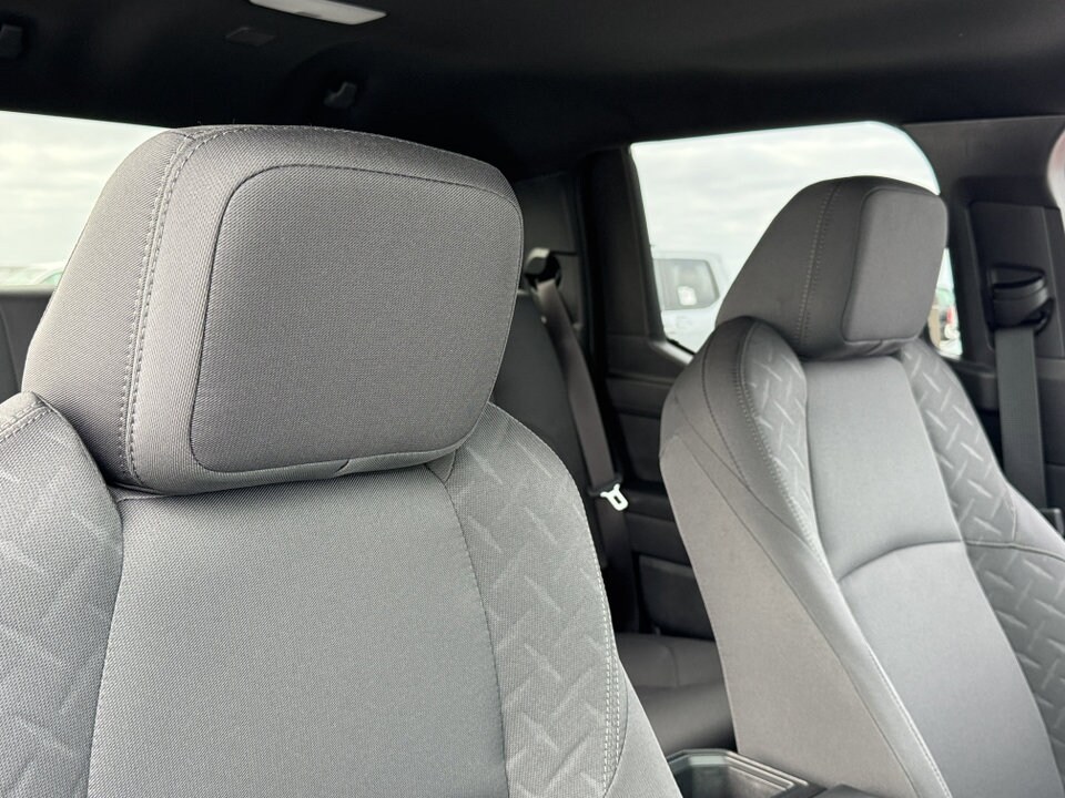 2025 Toyota Tacoma SR5 photo 3