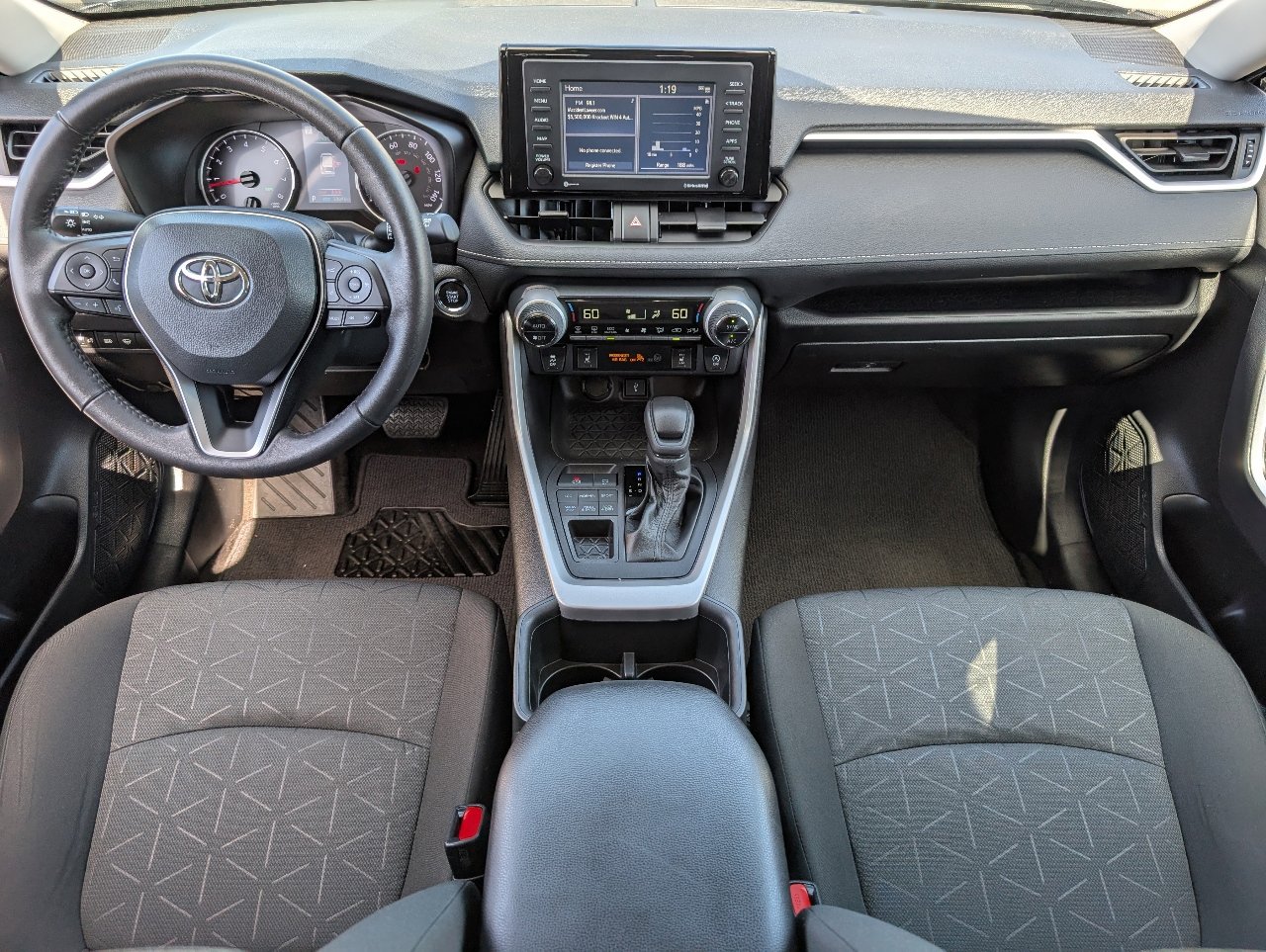 2022 Toyota RAV4 XLE photo 3