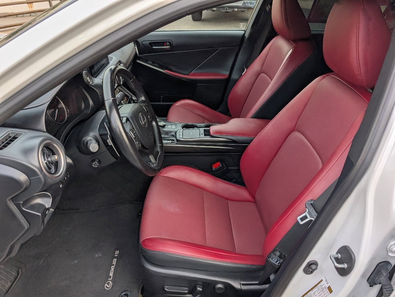 2022 Lexus IS 300 photo 2