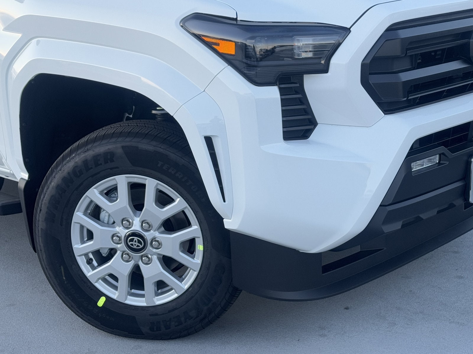 2026 Toyota Tacoma SR5 - Photo 10