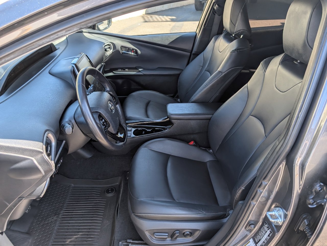 2022 Toyota Prius Prime LE photo 2