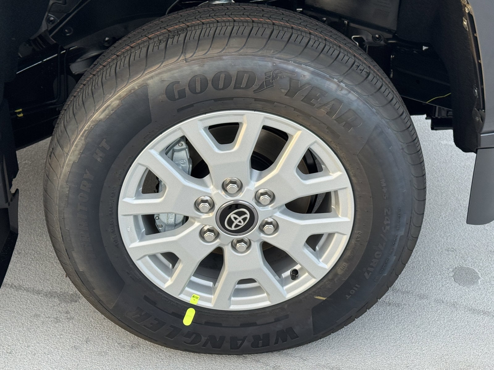 2026 Toyota Tacoma SR5 - Photo 15