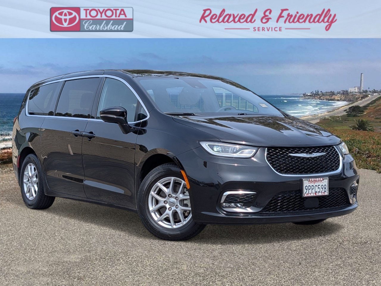 2025 Chrysler Pacifica Select's photo