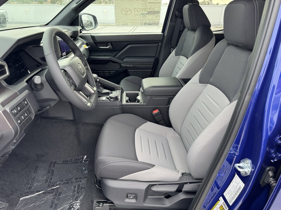 2025 Toyota Tacoma TRD Off-Road photo 2