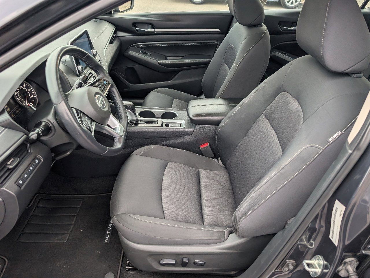 2019 Nissan Altima 2.5 SV photo 2