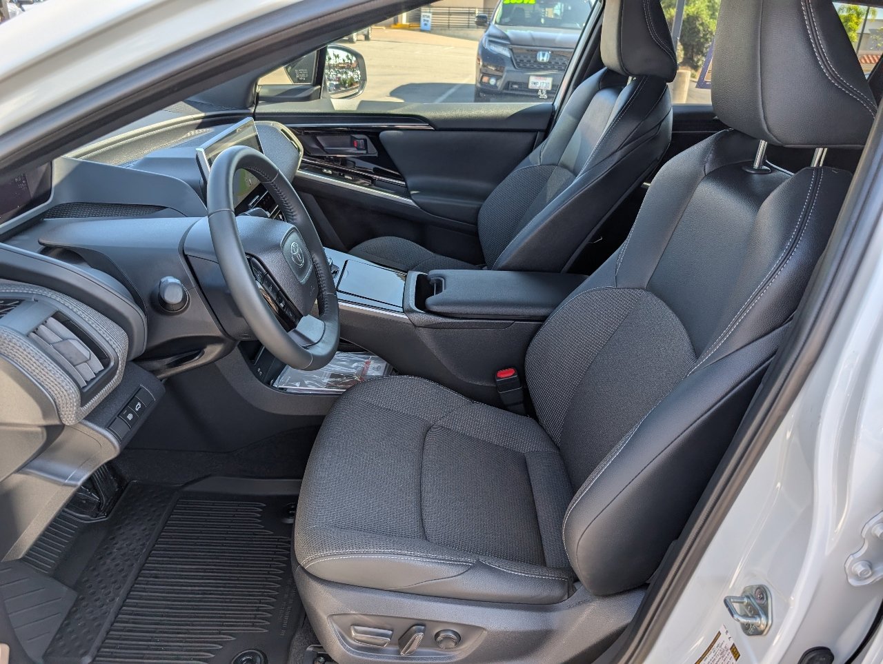2024 Toyota bZ4X XLE photo 2