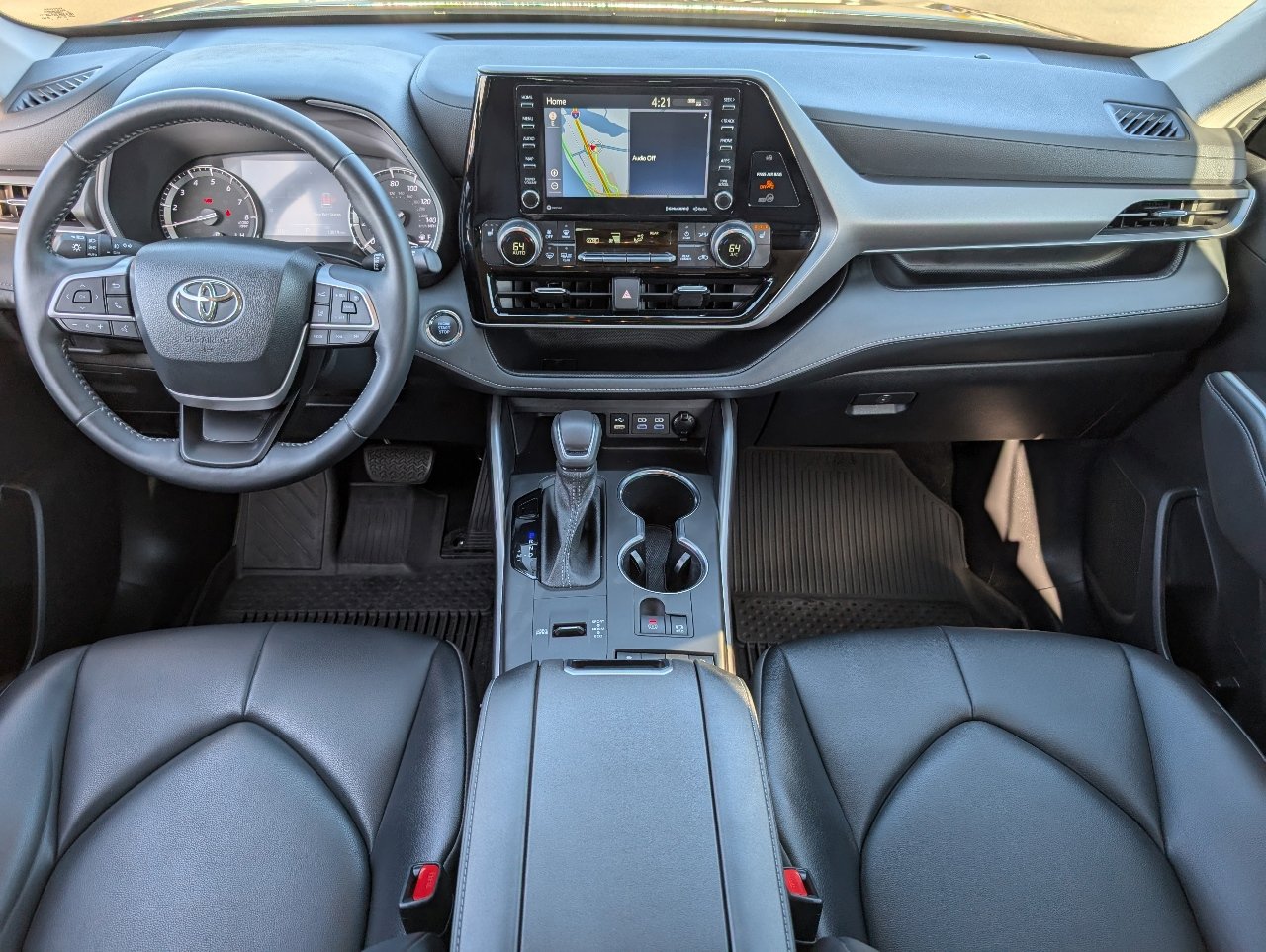 2022 Toyota Highlander XLE photo 3