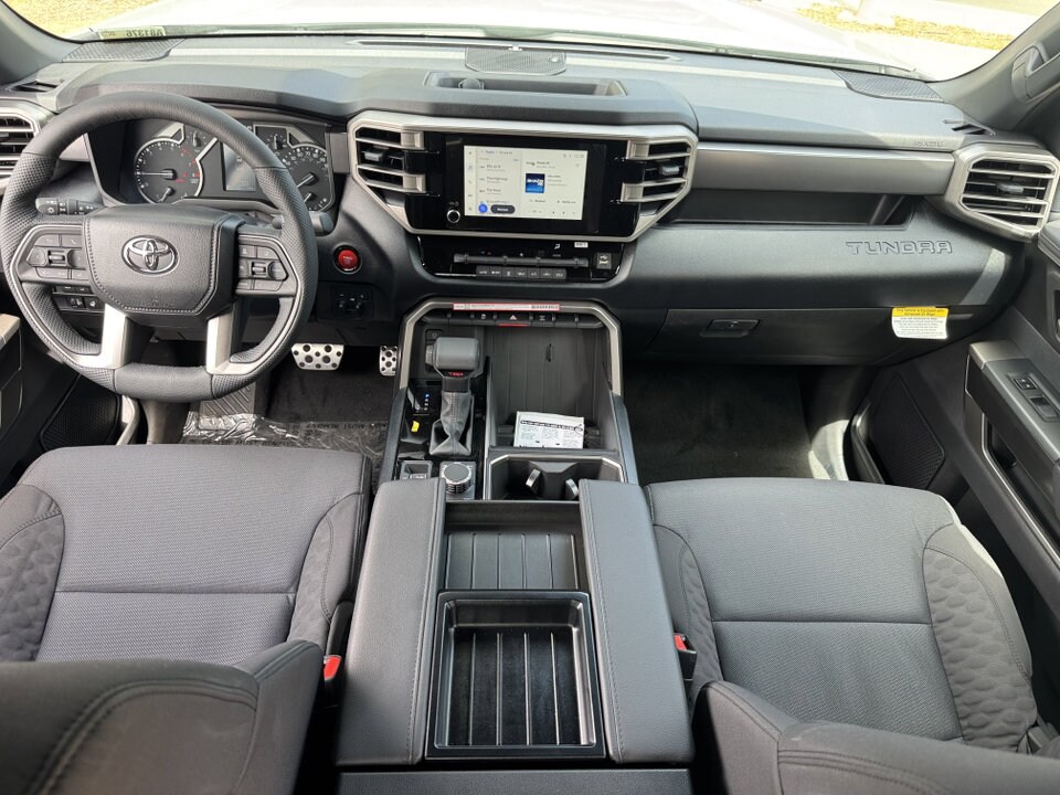 2025 Toyota Tundra SR5 CrewMax photo 4