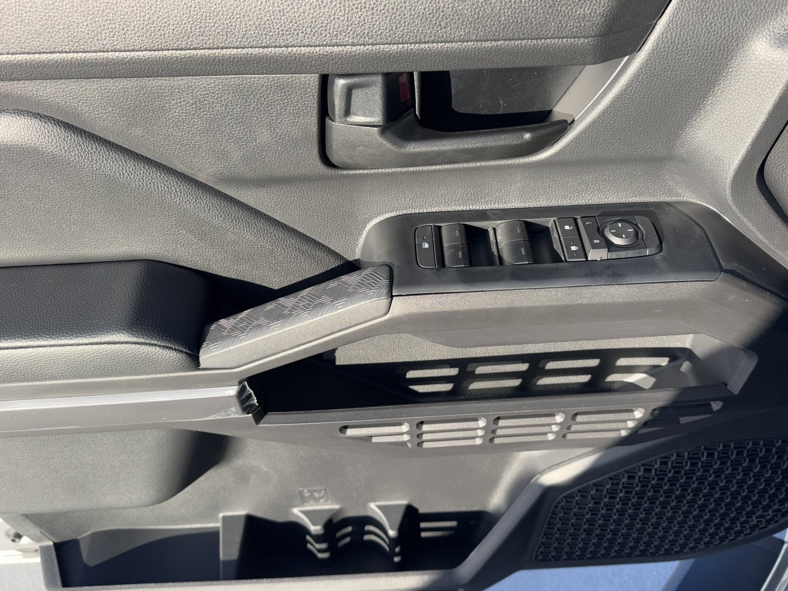 2026 Toyota Tacoma SR5 - Photo 17