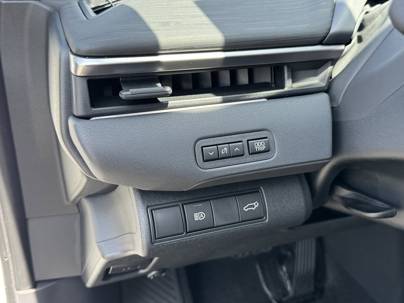 2026 Toyota C-HR SE - Photo 17
