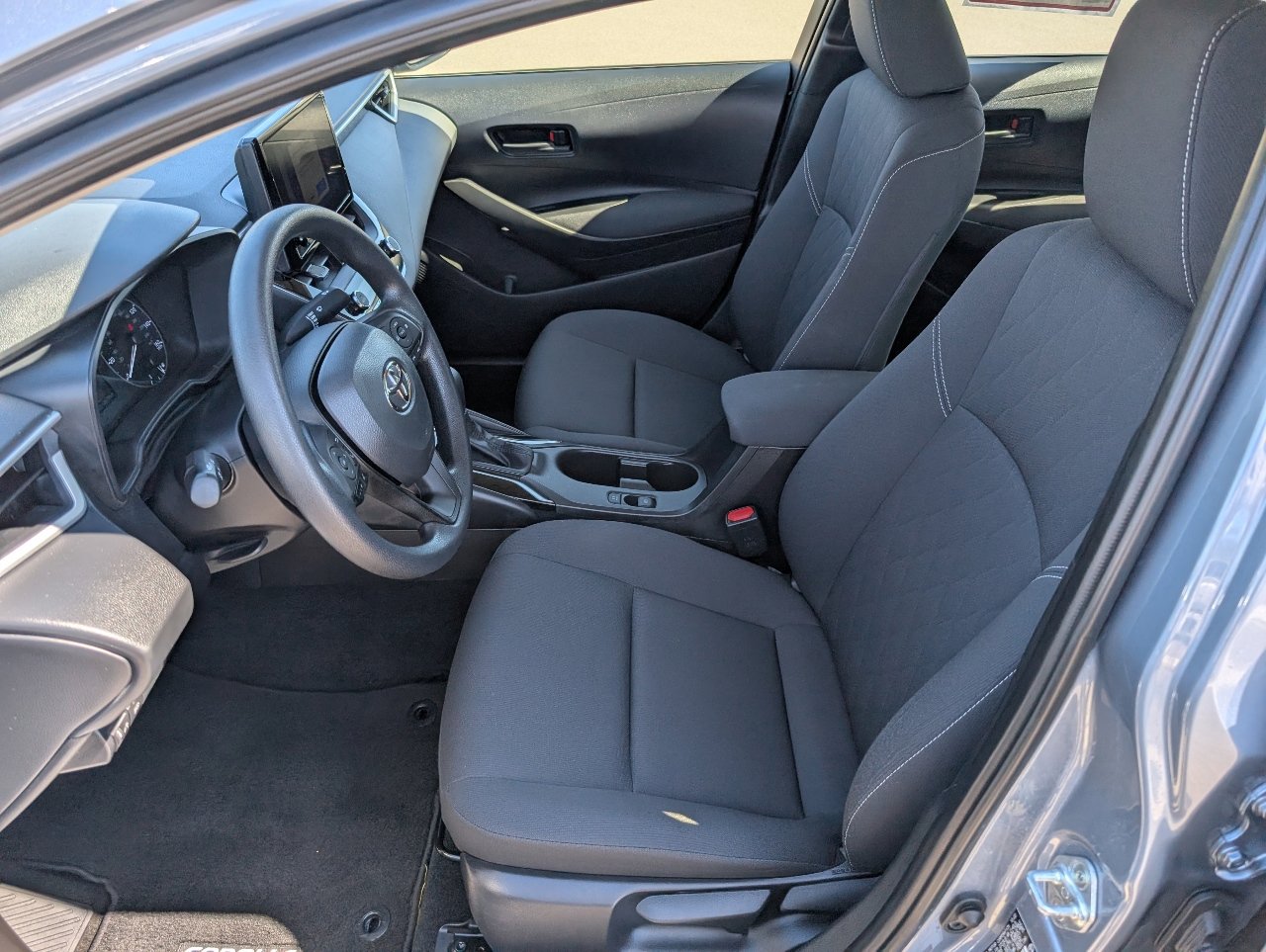 2023 Toyota Corolla LE photo 2