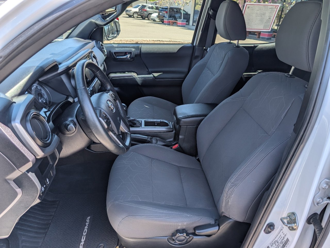 2016 Toyota Tacoma SR5 V6 photo 2