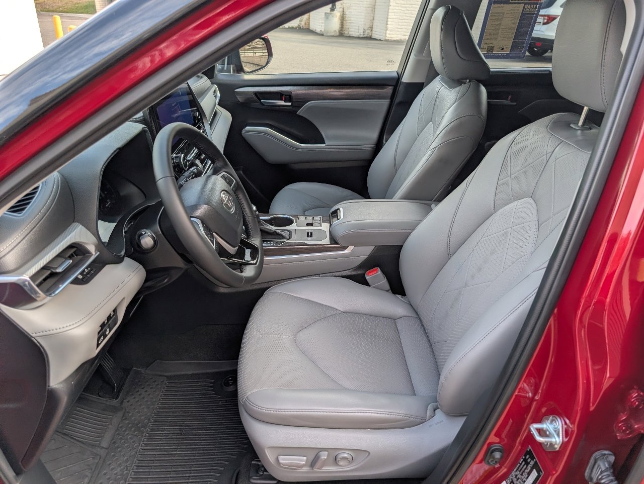 2023 Toyota Highlander Hybrid Platinum photo 2